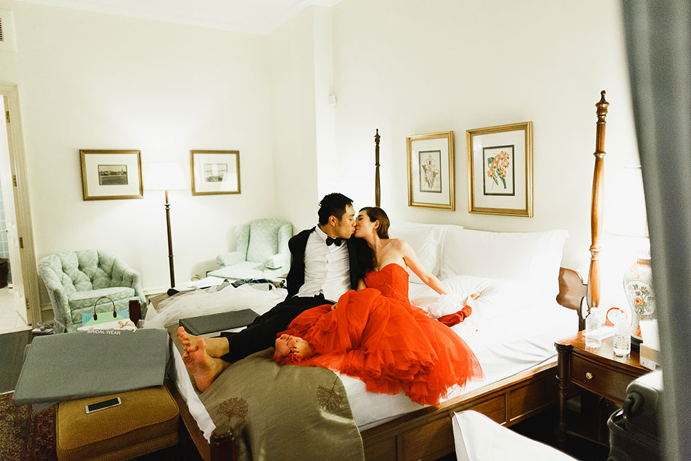 Singaore-Raffles-Hotel-Wedding-good-night-kiss
