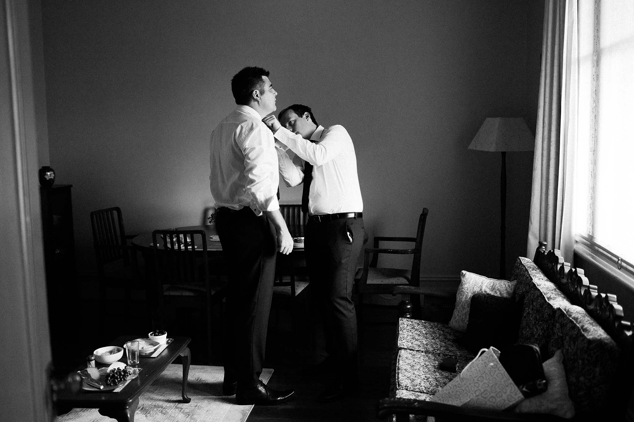 Melbourne-Epocha-Wedding-Photographe-groomsmen-getting-ready