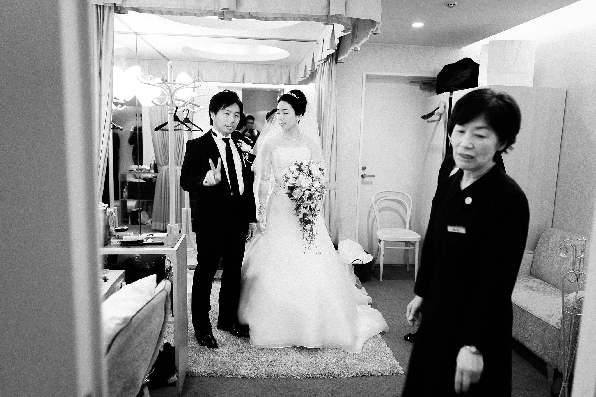 Osaka-Banpaku-Geihinkan-Wedding-getting-ready
