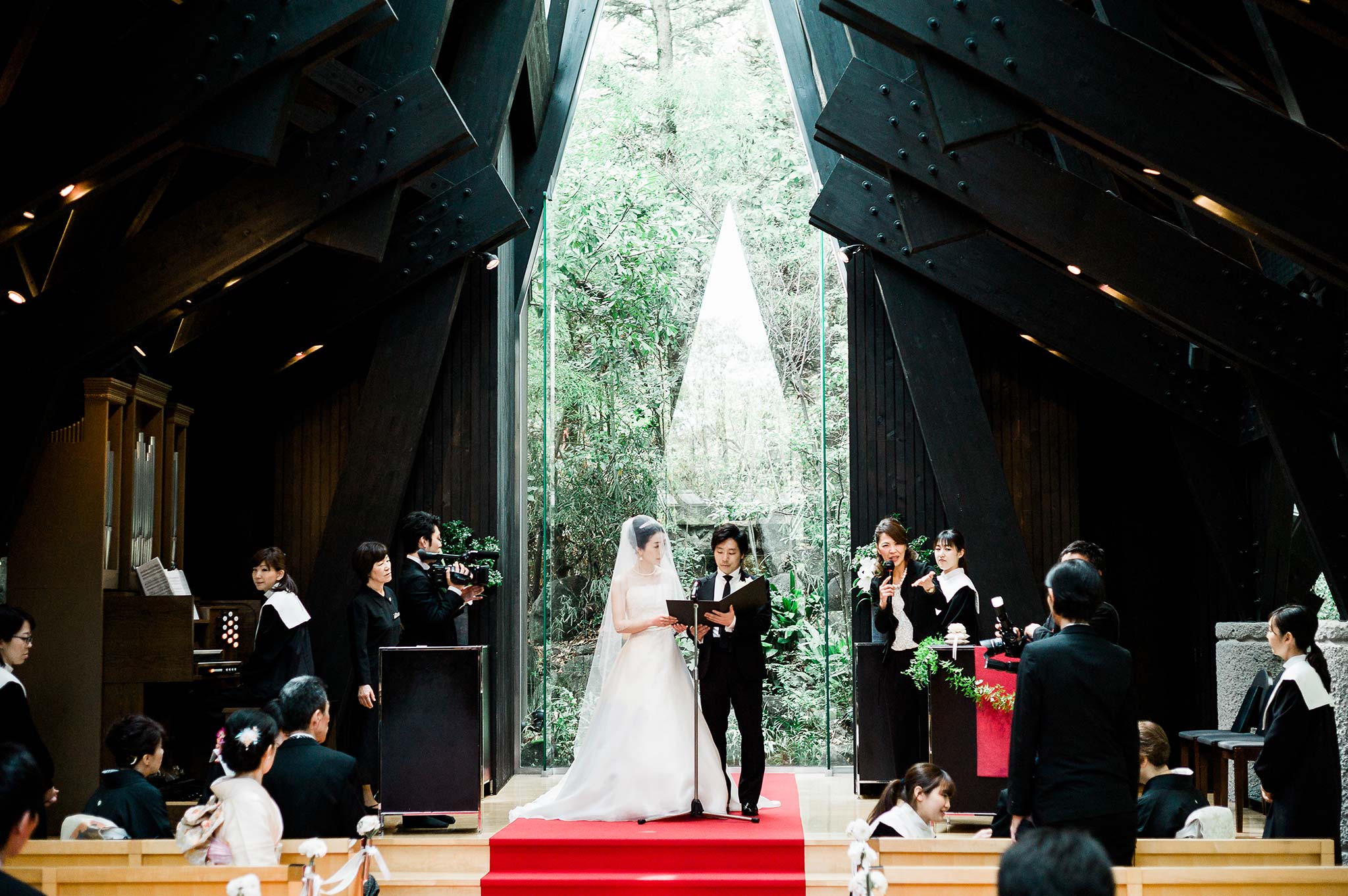 Osaka-Banpaku-Geihinkan-Wedding-ceremony-chapel