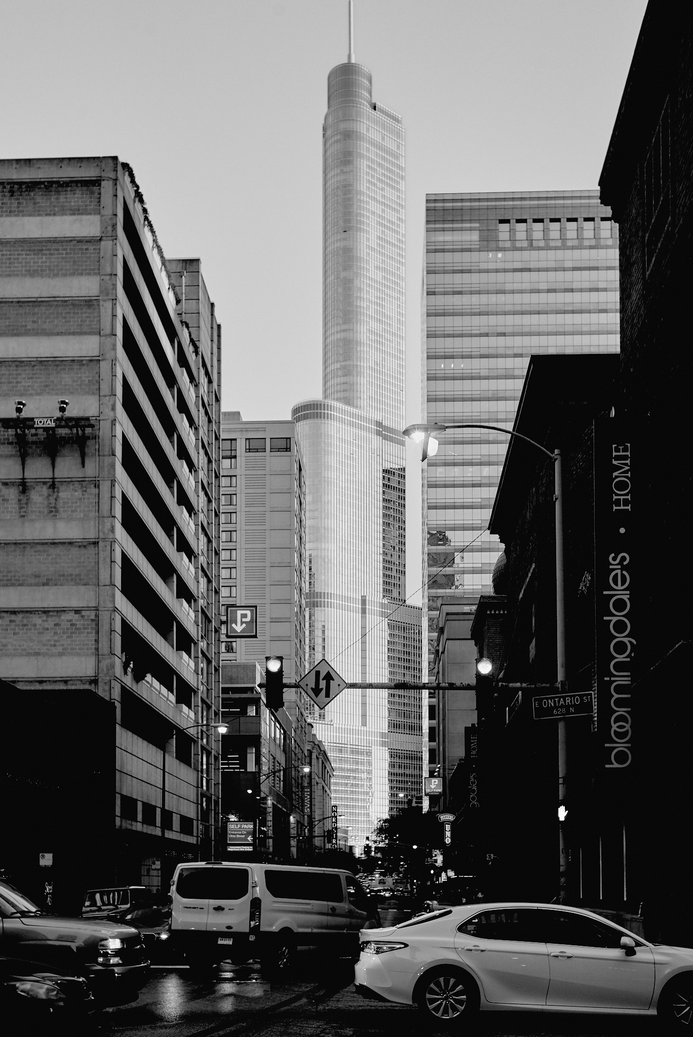Melbourne-travel-photographer-chicago-city-trump-tower