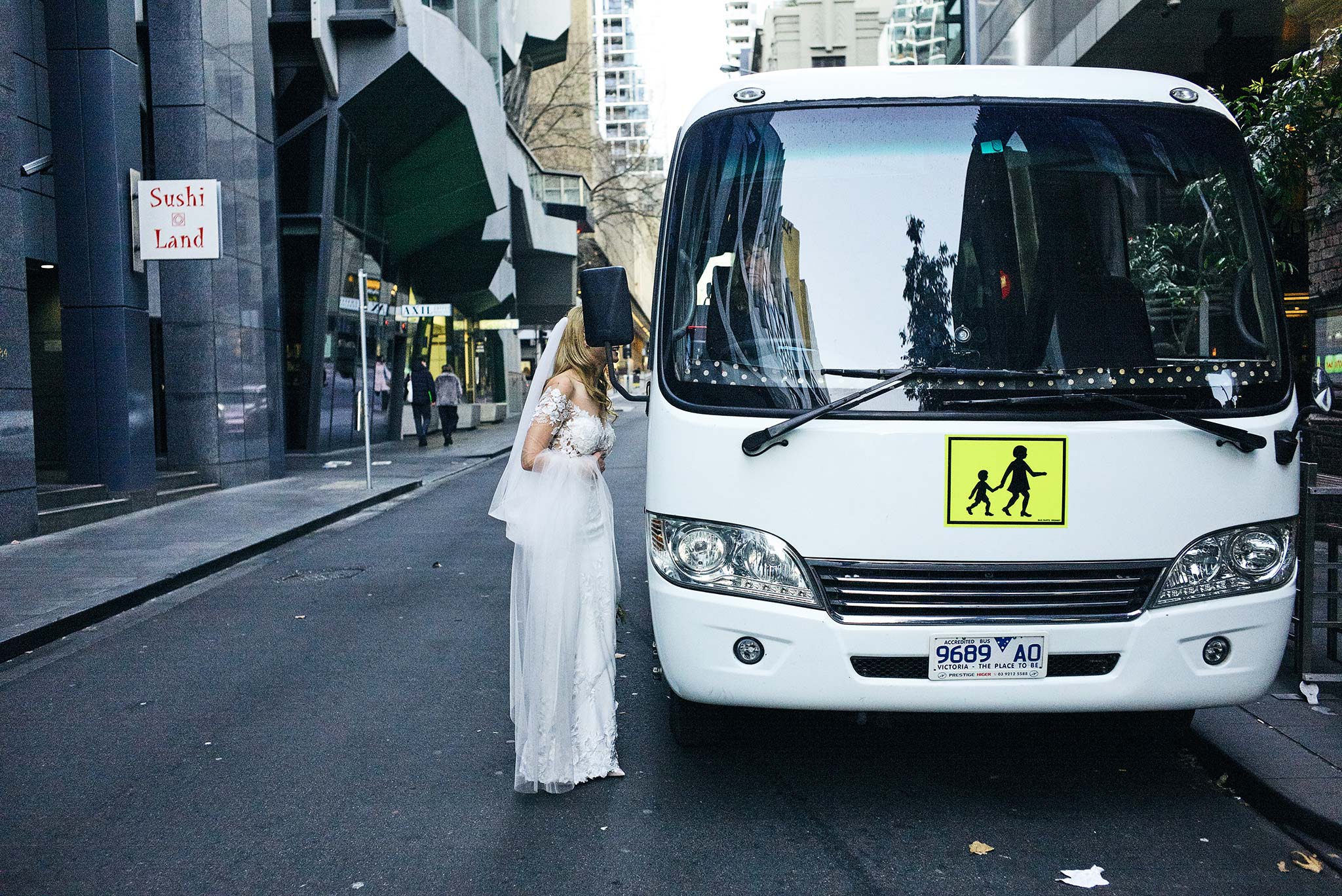 Melbourne-tour-bus-wedding-bride