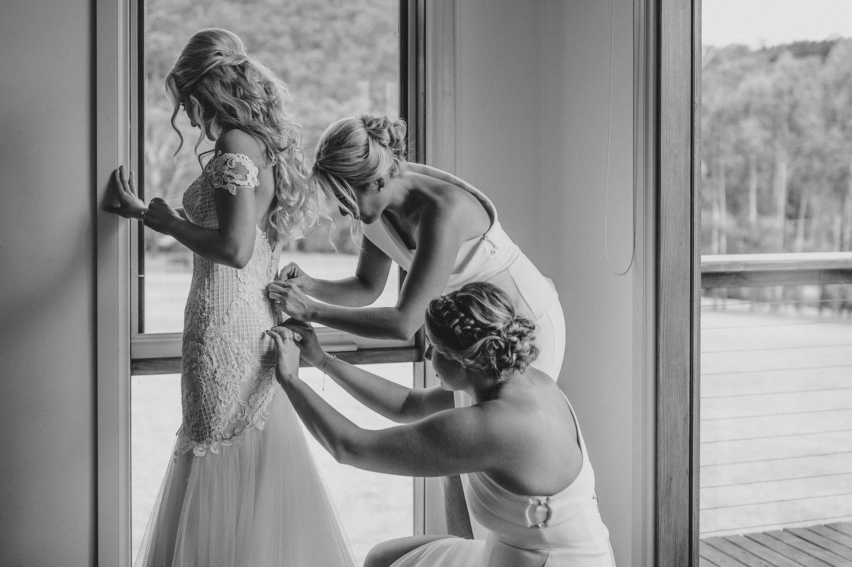 melbourne-yarra-zonzo-wedding-bride-getting-ready