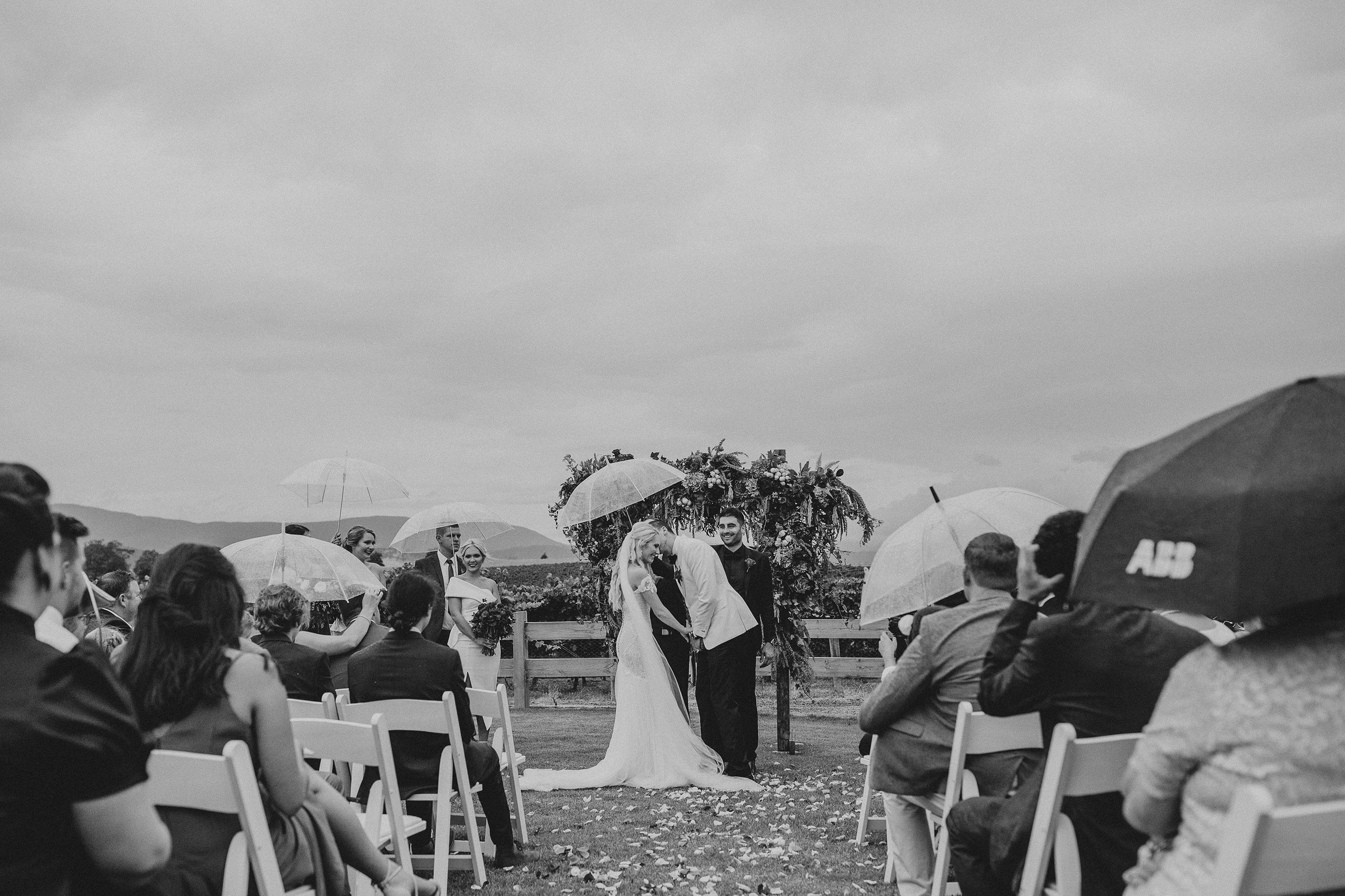 melbourne-yarra-zonzo-wedding-ceremony-rain