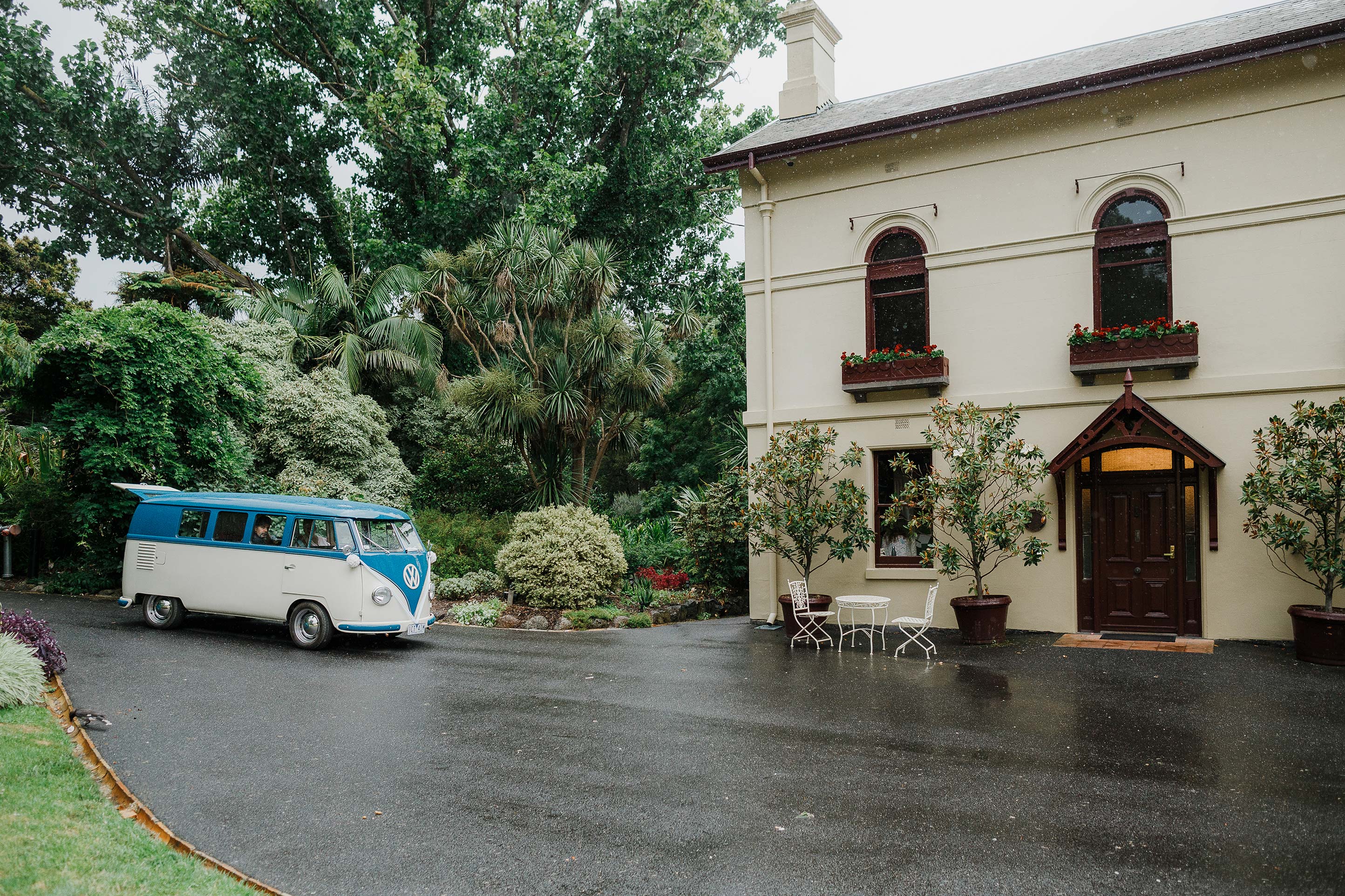 Melbourne-Botanical-Gardens-House-Wedding-Ceremony-drinks