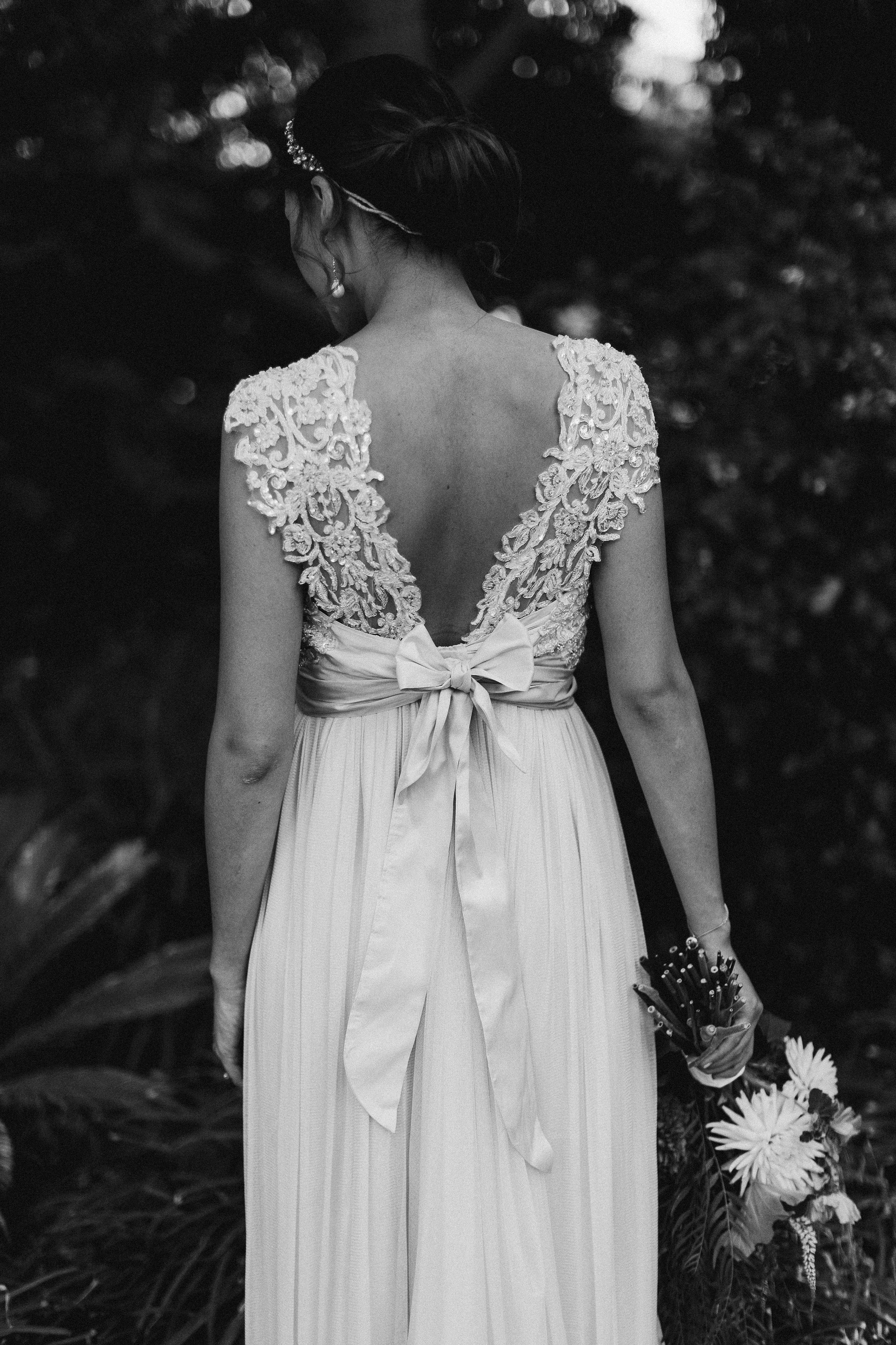 Melbourne-st-kilda-botanical-garden-wedding-photographer-summer-bride-back