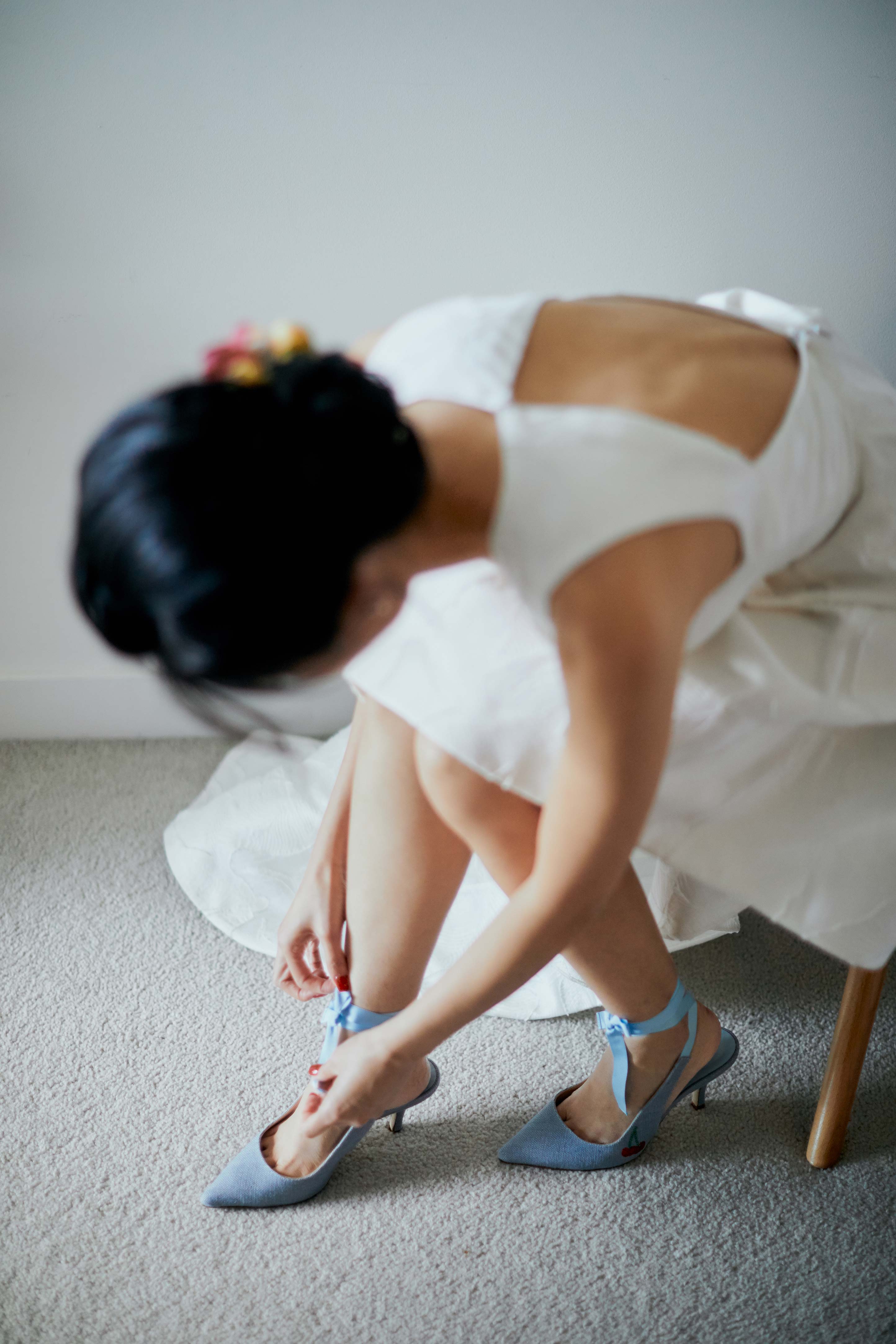 Melbourne-Wedding-Photographer-Kettle-Black-bride-shoes